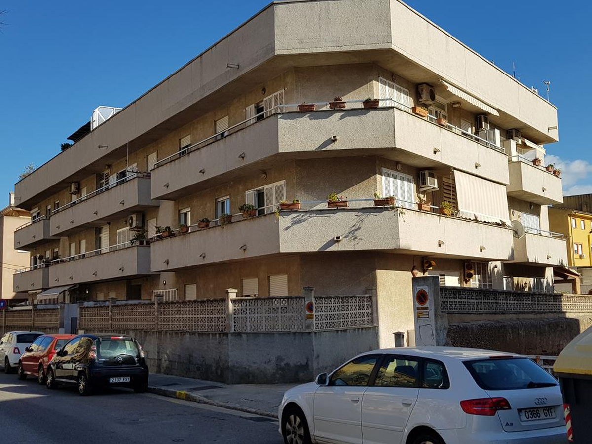 EDIFICIO DE VIVIENDAS EN EL RAFAL VELL, PALMA, AÑO DE CONSTRUCCIÓN 1988 EDIFICIO DE VIVIENDAS EN EL RAFAL VELL, PALMA, AÑO DE CONSTRUCCIÓN 1988